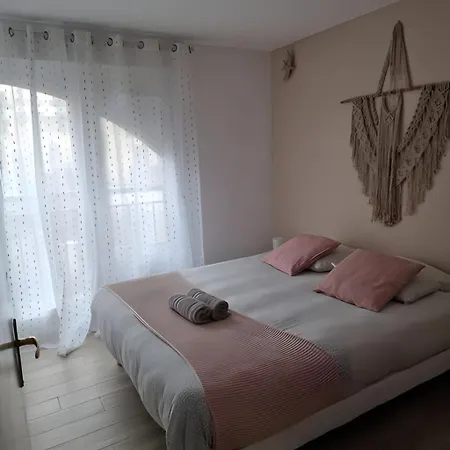 3 Chambres, 9p, Hyper Centre Chessy (Seine-et-Marne)